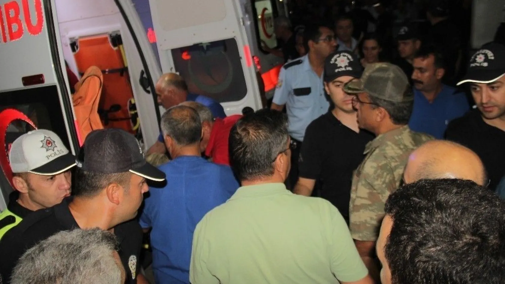 Yaralı 2 asker Elazığ'a getirildi