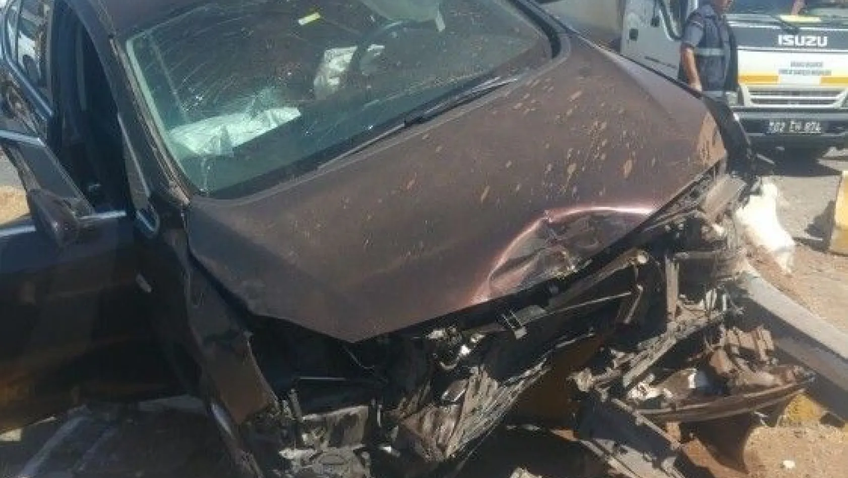 Adıyaman'da otomobil refüje çıktı: 4 yaralı
