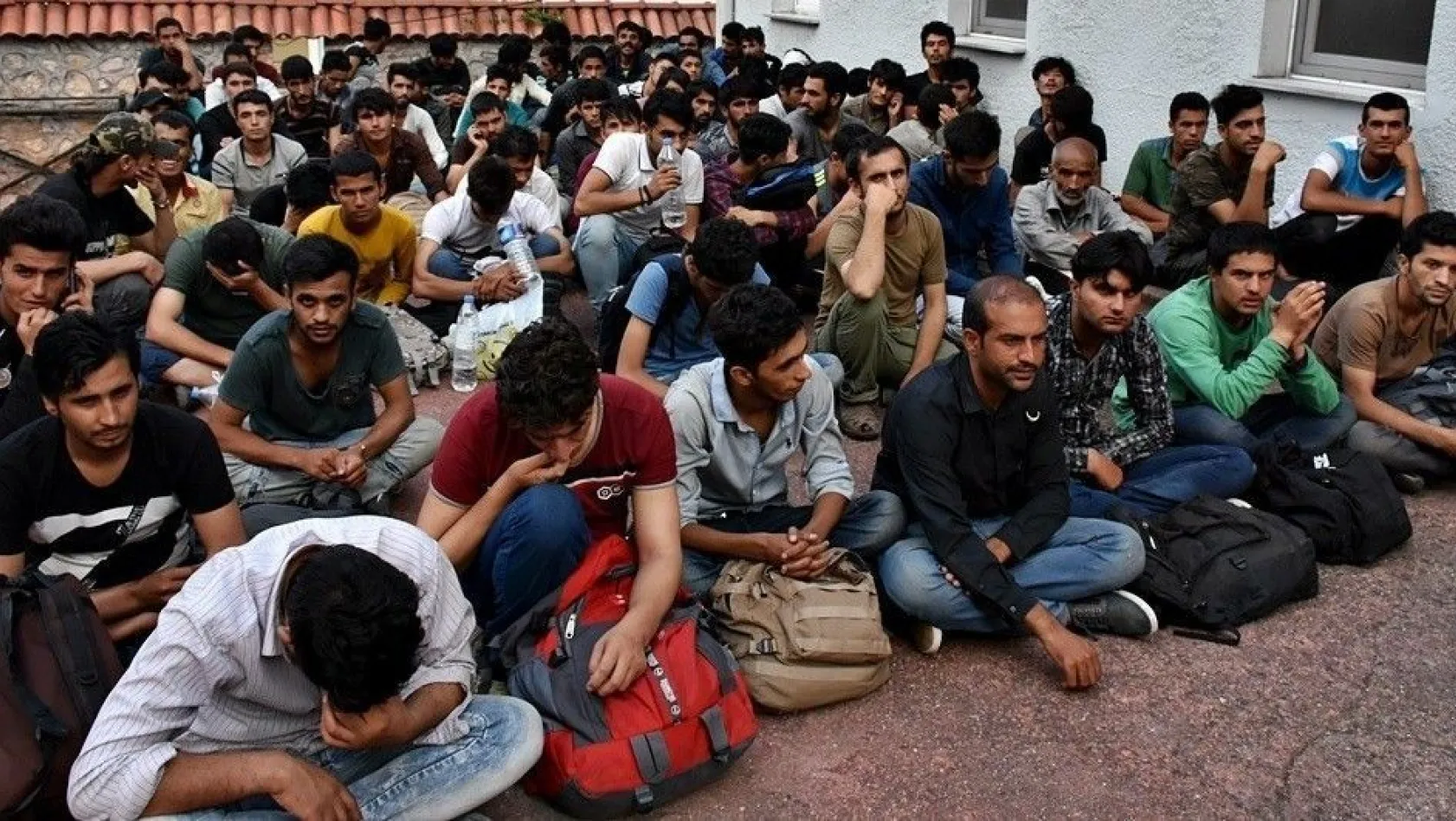 Erzurum'da 120 mülteci yol kenarında yakalandı
