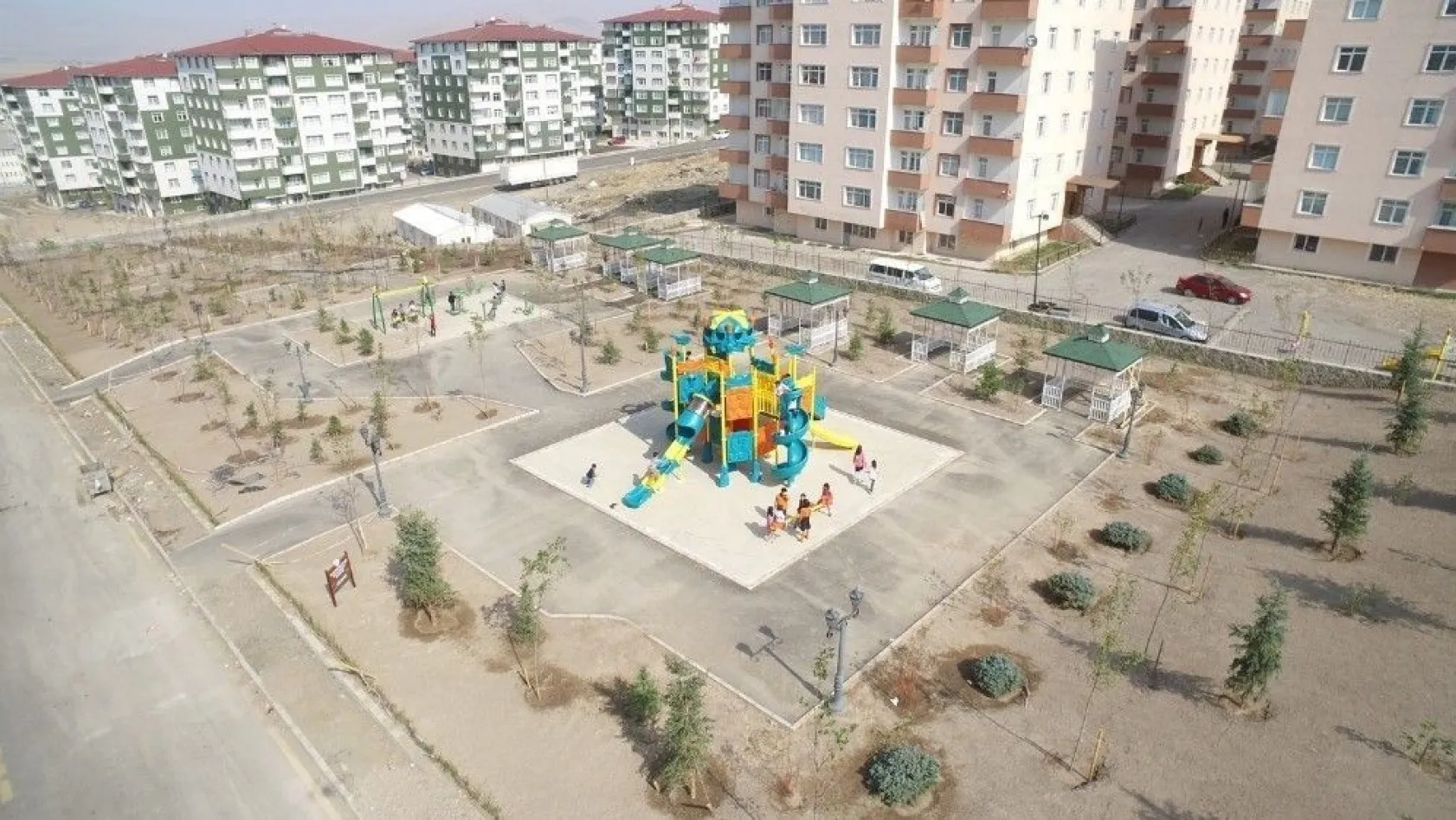 Hilalkent'in yeni parkları hizmete sunuldu
