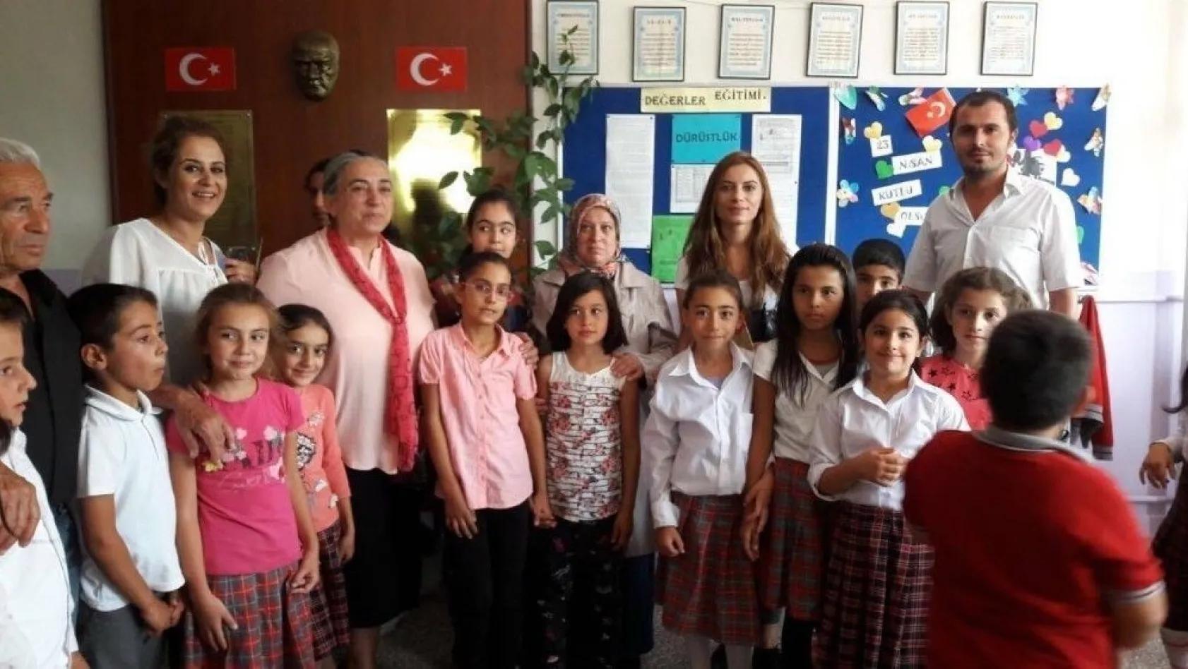 Tunceli'de okullara yardım
