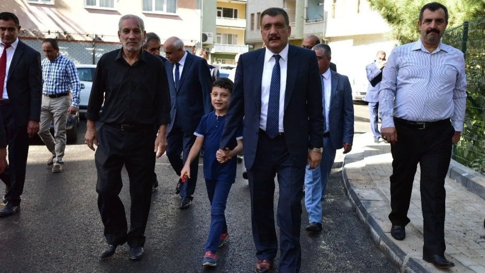 Belediye Başkanı Gürkan Kırçuval Mahallesinde incelemelerde bulundu
