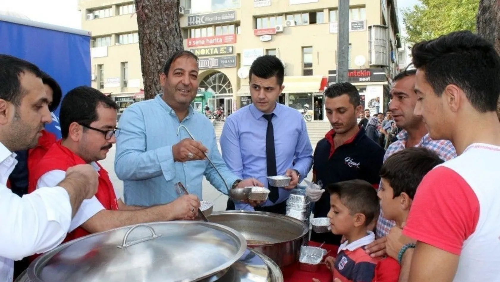 Erzincan'da Vatandaşlara Aşure İkramı
