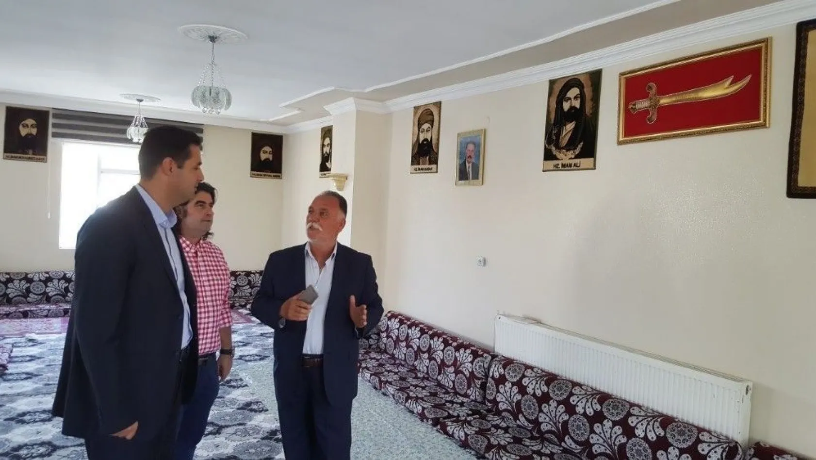 Başkan Gülenç, aşure günü dolayısıyla cem evini ziyaret etti
