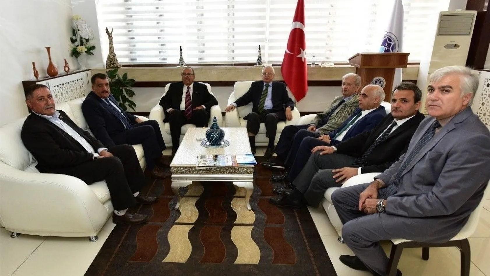 Eski bakan Emiroğlu, Gürkan ile tecrübelerini paylaştı
