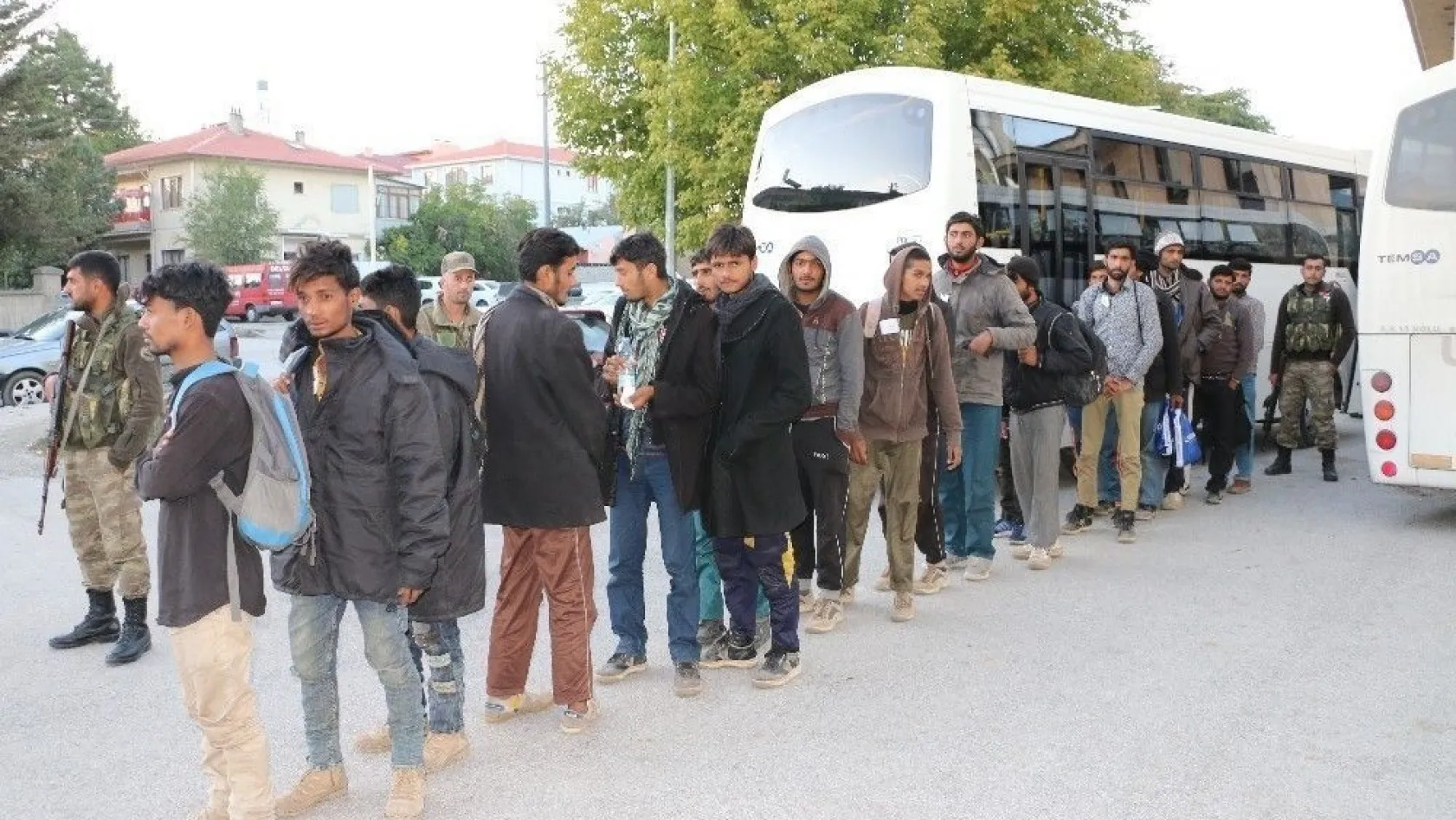 Yakalanan 64 mülteci serbest bırakıldı
