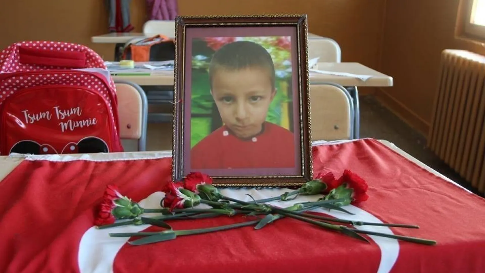 Böbrek yetmezliği nedeniyle hayatını kaybeden 10 yaşındaki Samet yasa boğdu
