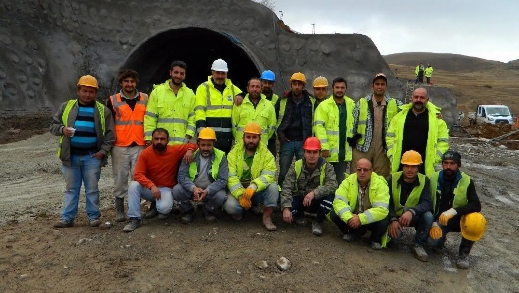 Posof Ulgar Dağı Tüneli'nde çalışmalar yoğunlaştı
