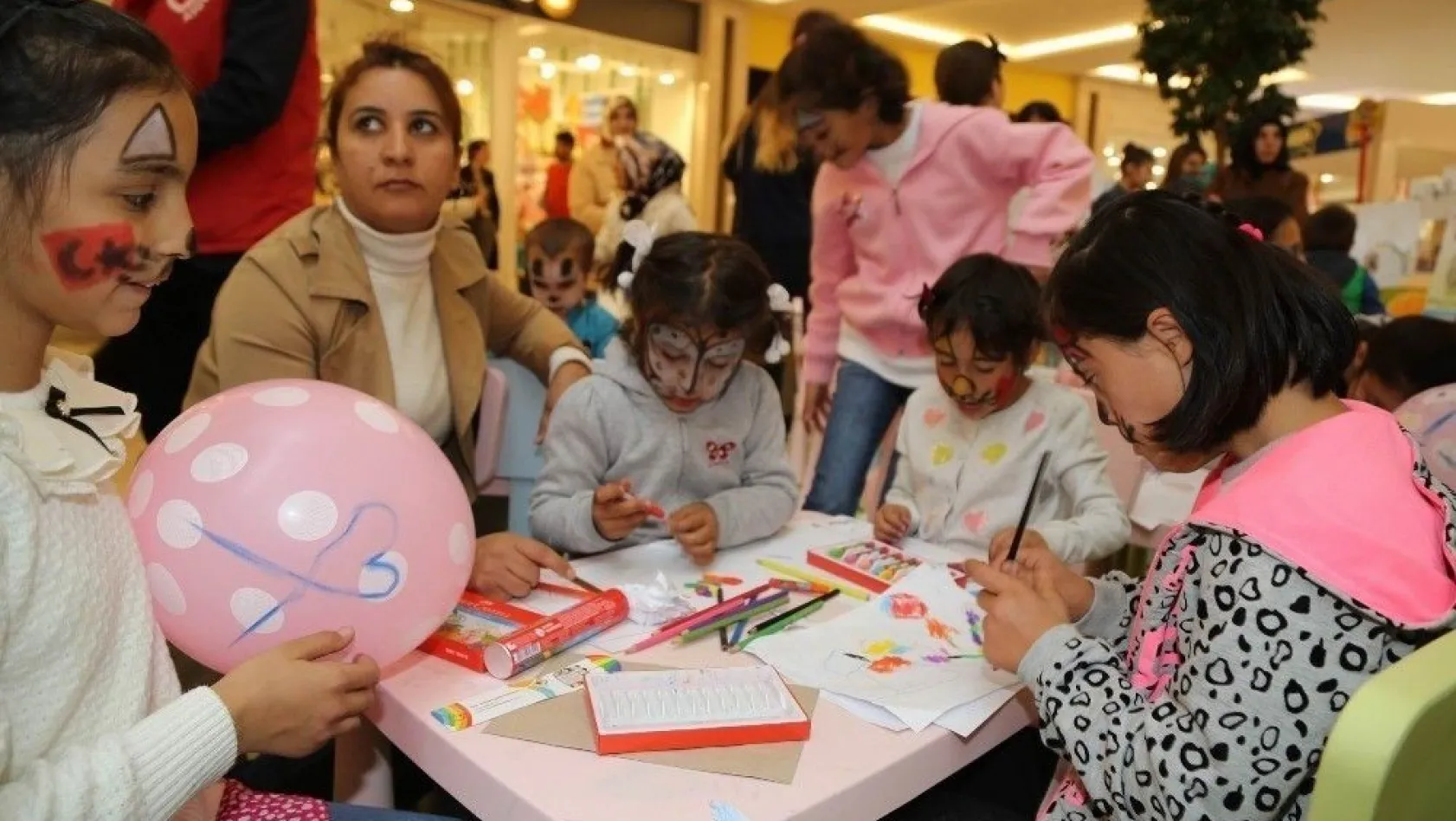Sivas'ta Dünya Kız Çocukları günü kutlandı
