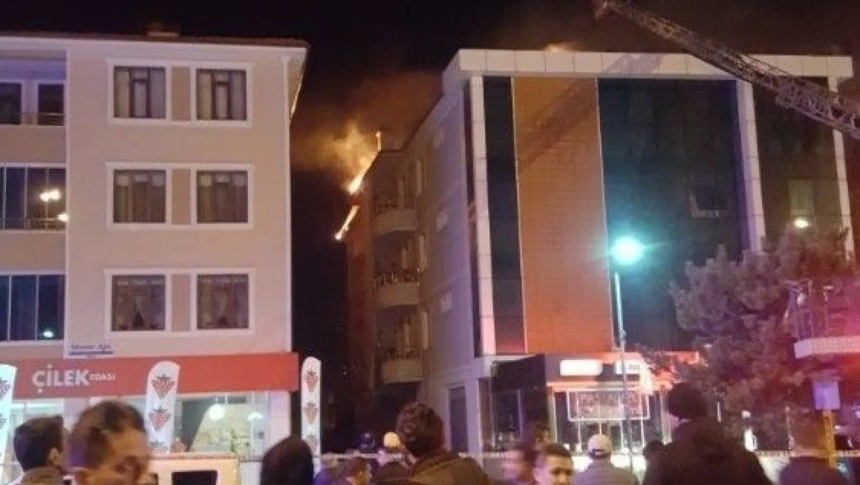 Erzincan da 4 itfaiye aracının müdahale ettiği yangın söndürüldü
