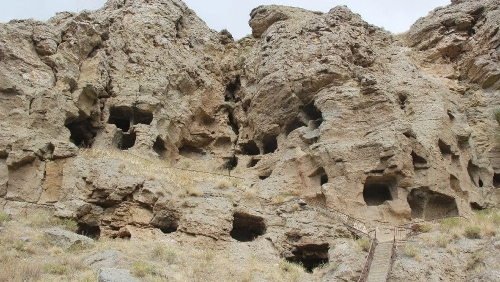 Sivas'taki 4 bin 500 yıllık apartman sistemi
