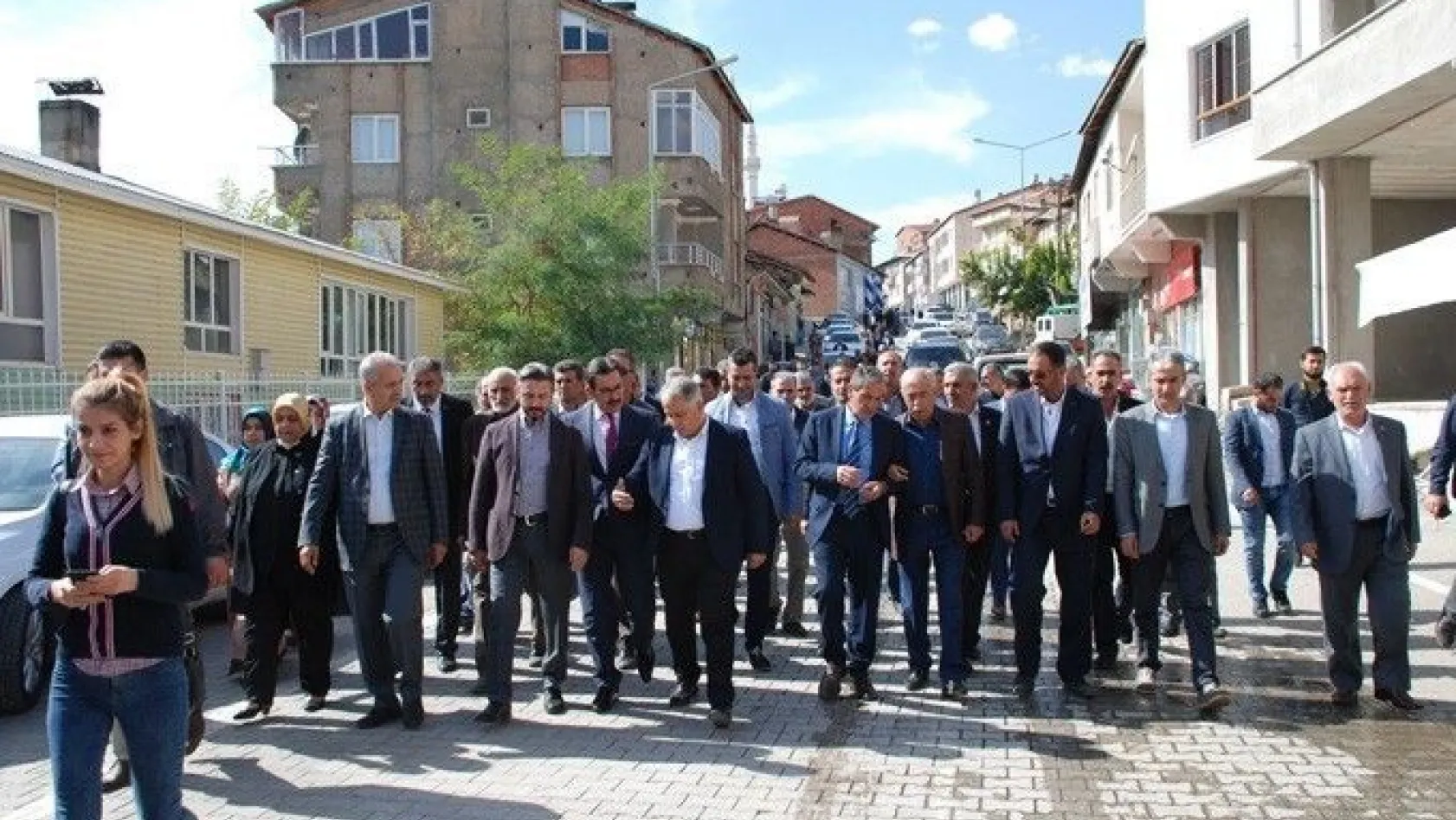 Vali Kalkancı ve milletvekilleri Çelikhan'da vatandaşlarla bir araya geldi
