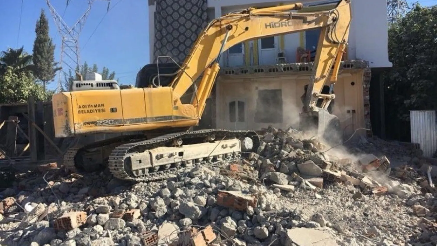 Yeni Sanayi Mahallesinde kamulaştırılan yapılar yıkıldı
