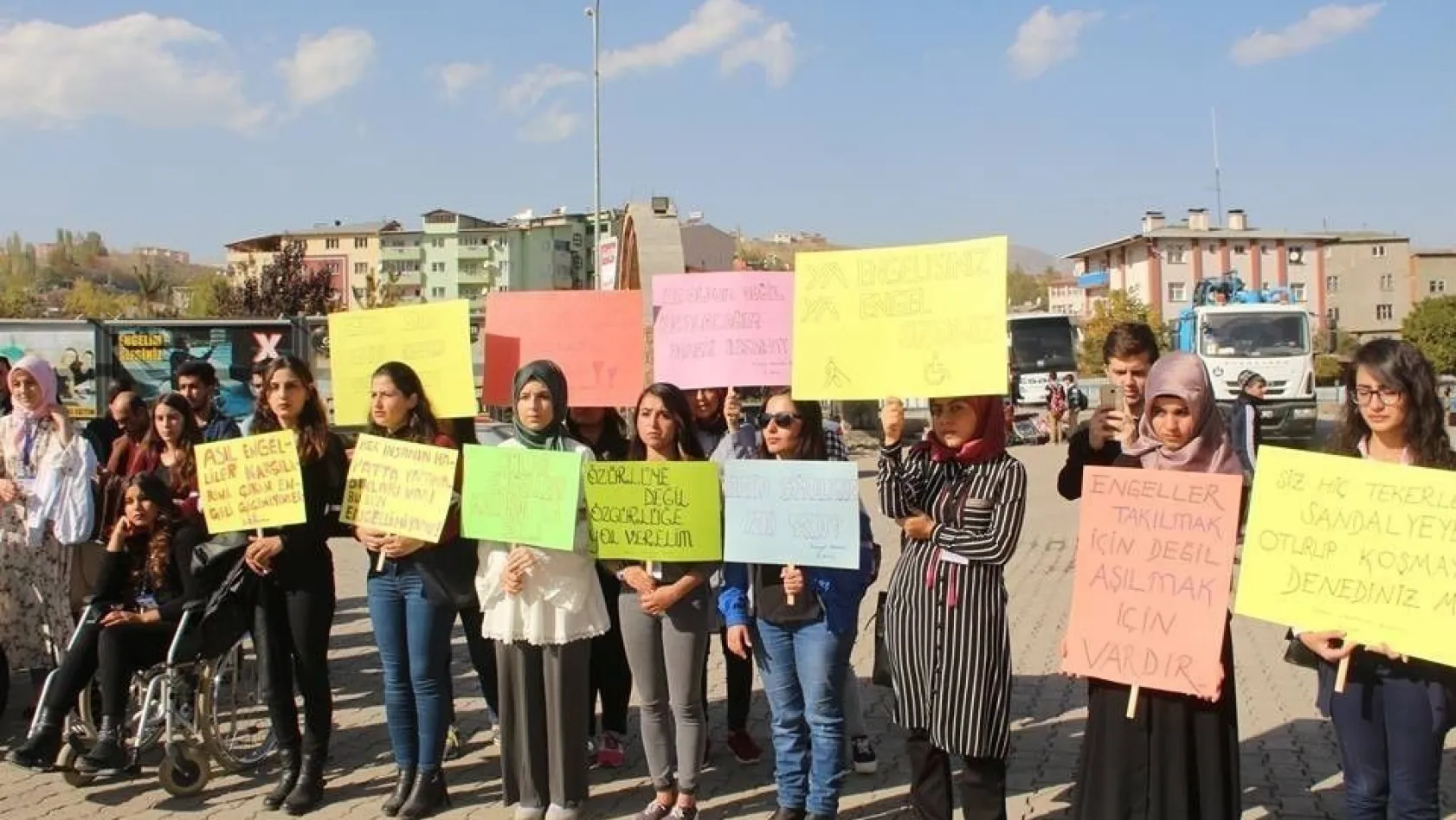 Üniversiteli Öğrenciler, Oltu'daki 'Engellere' dikkat çekti
