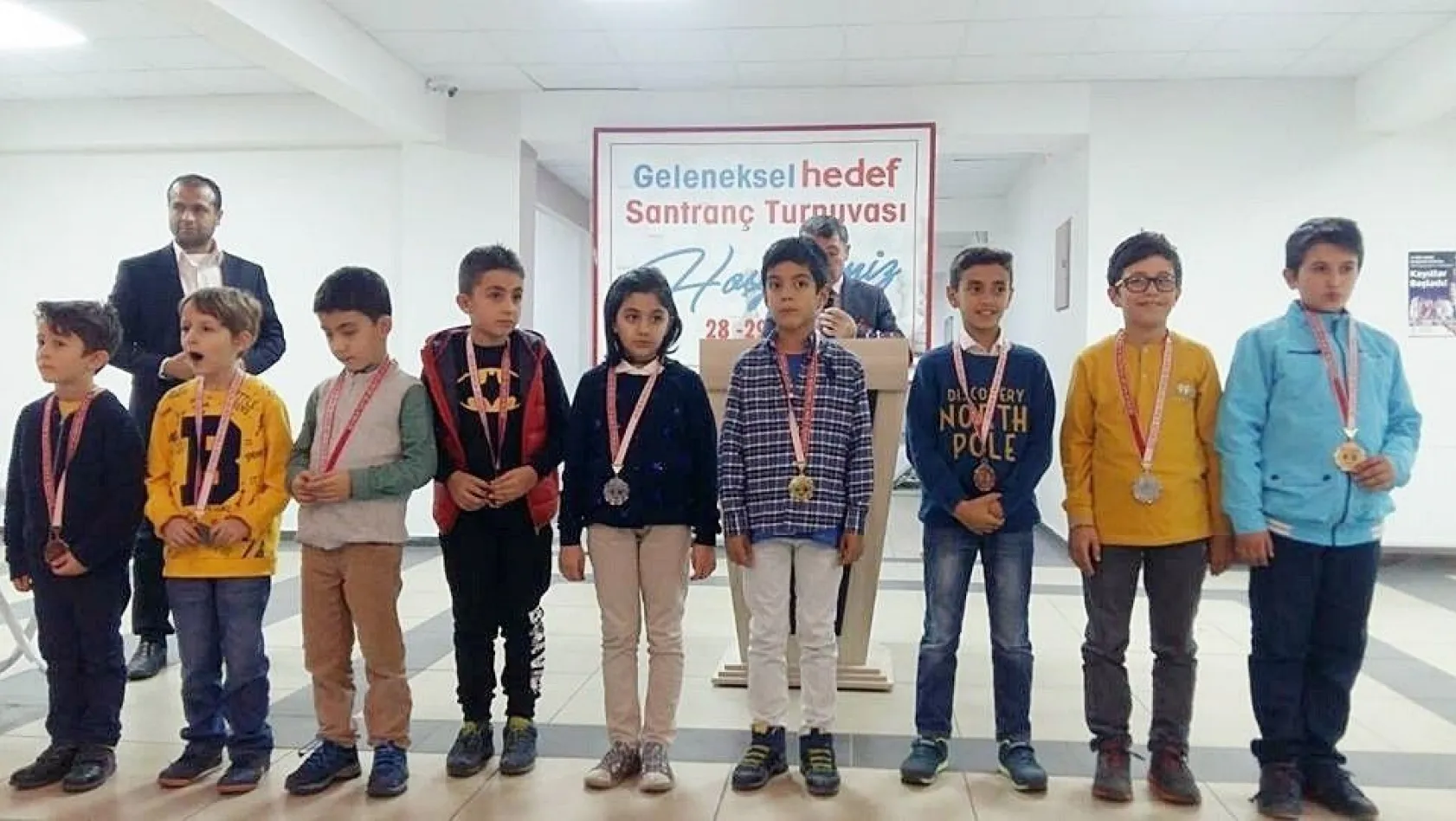 Satrancın küçük şampiyonları altınla ödüllendirildi
