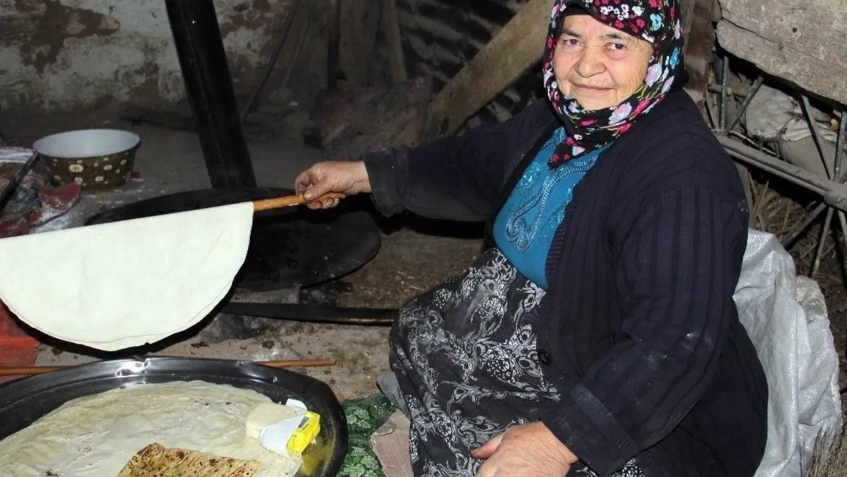 Köyde kadınların imece usulü kış hazırlığı
