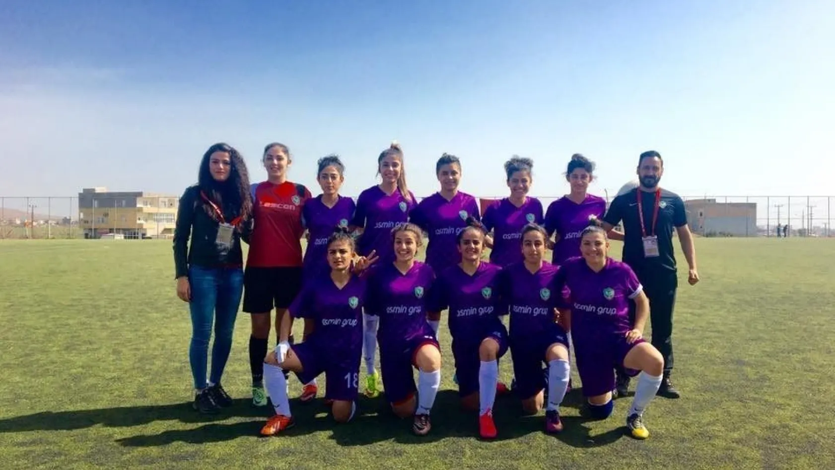 Amed Sportif'in kadın futbolcuları ligi bekliyor
