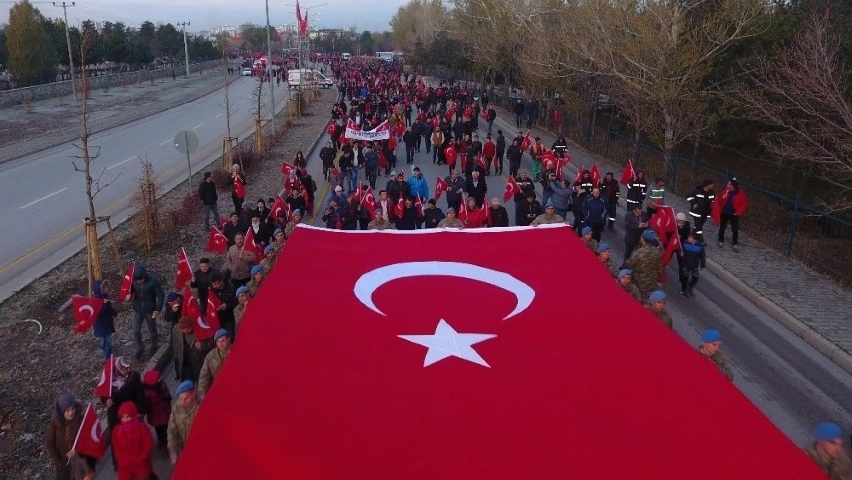 Erzurum'da 10 binler ecdadın anısına tabyalara yürüdü

