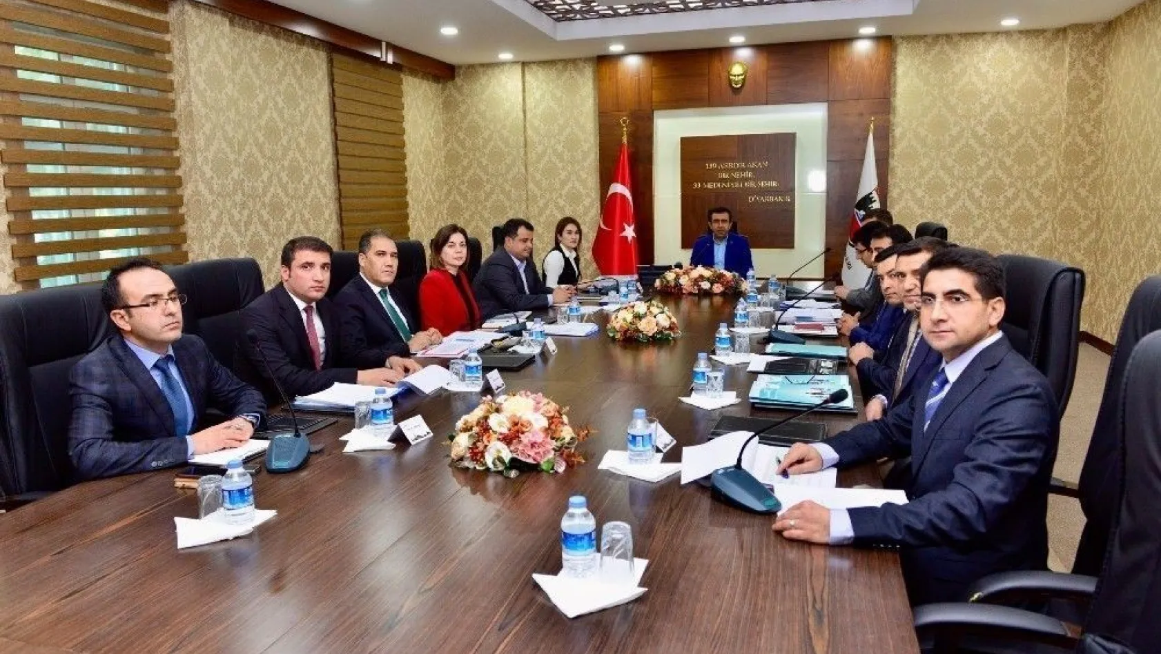 Vali Güzeloğlu, genel projeler toplantısına başkanlık etti
