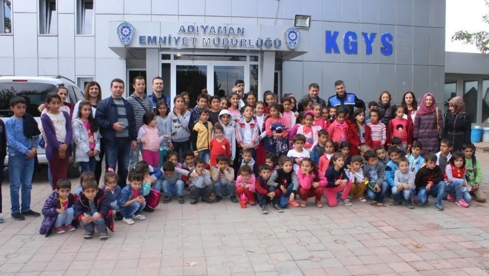 Öğrenciler KGYS binasını gezdi
