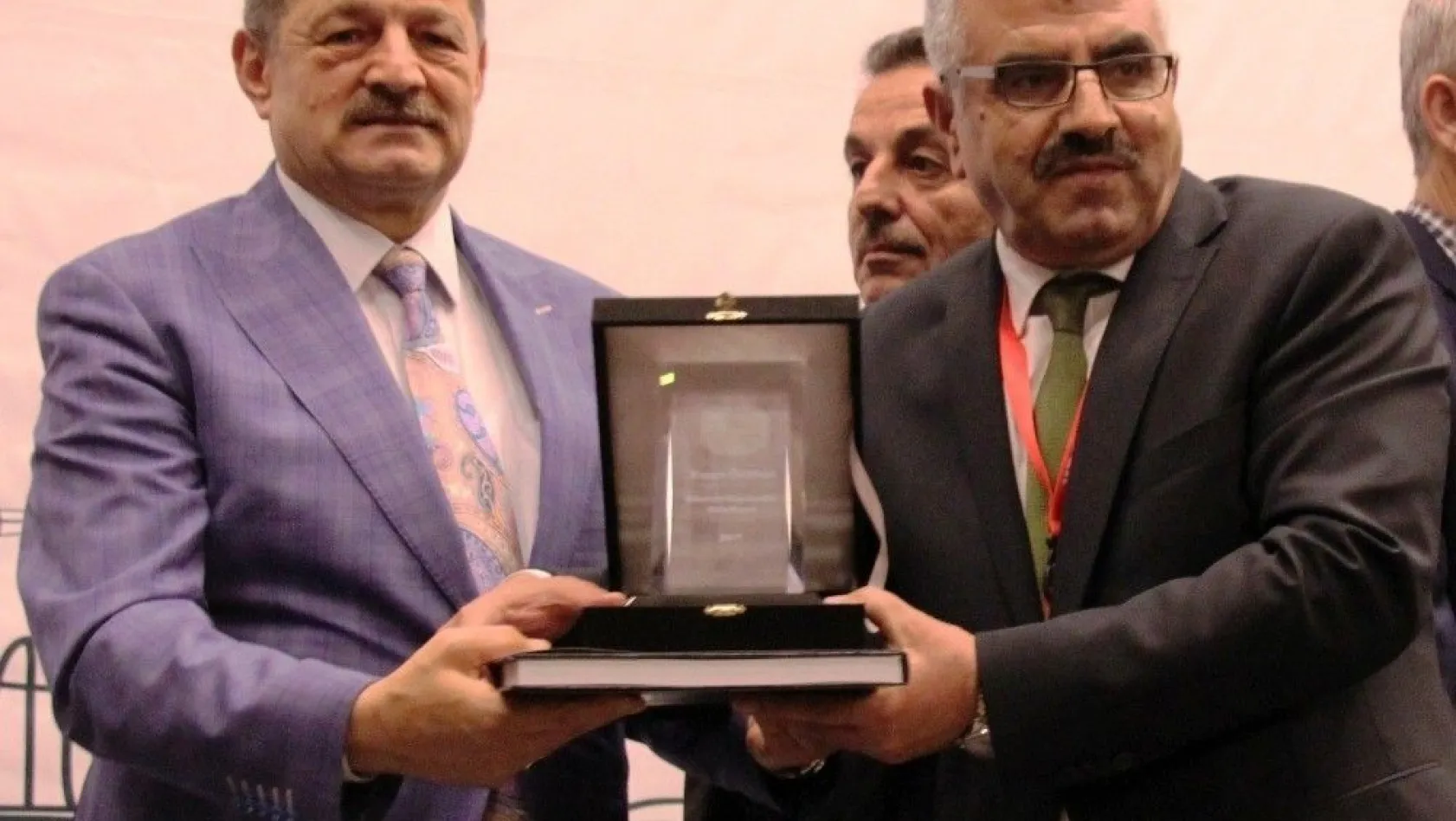 Erzurum Büyükşehir Belediyesi başarı ödülü aldı
