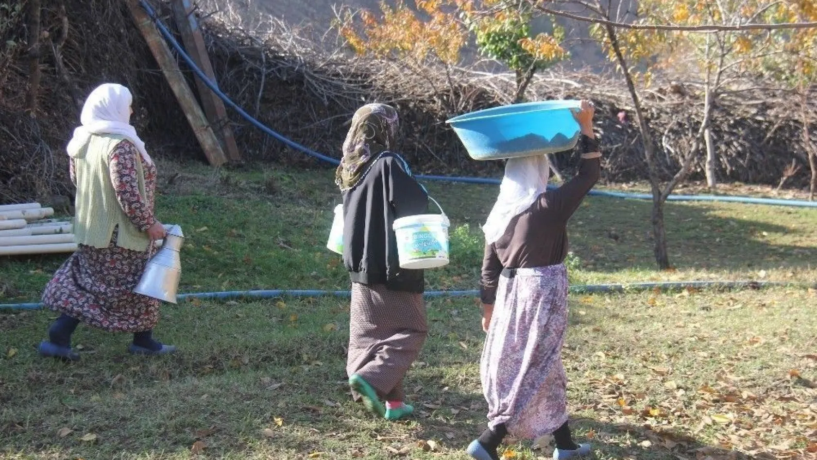 Suları olmayan köylüler su ihtiyaçlarını nehirden karşılıyor
