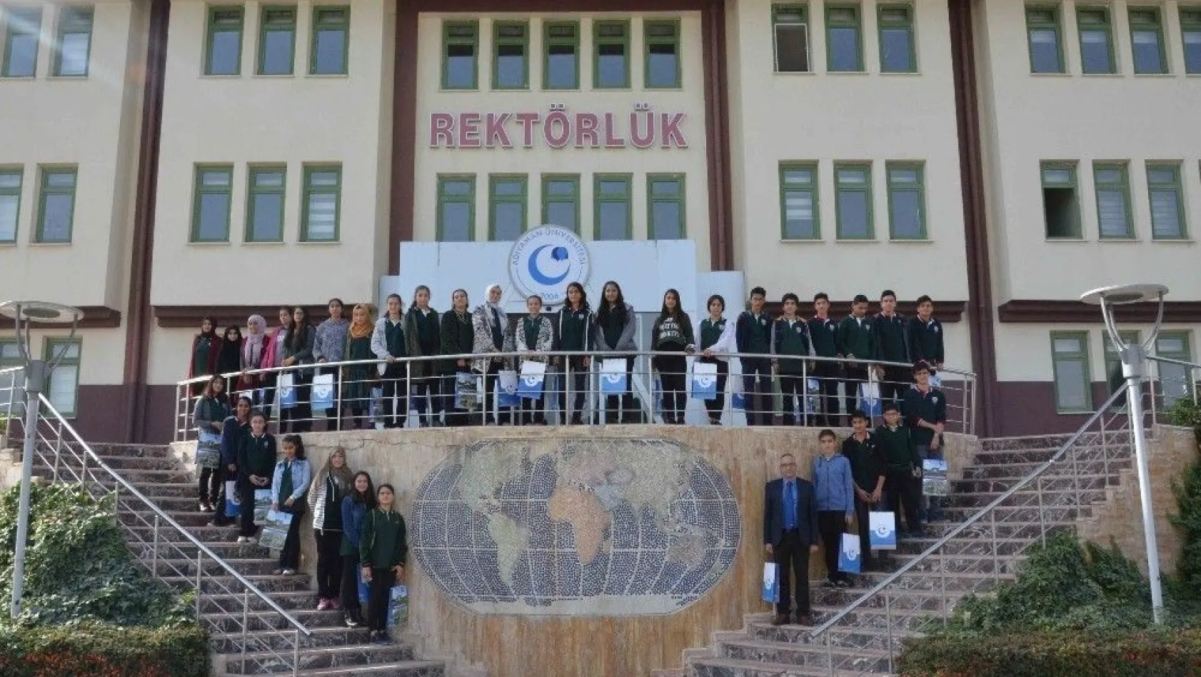 Fatih Anadolu Lisesi öğrencileri Adıyaman Üniversitesini gezdi
