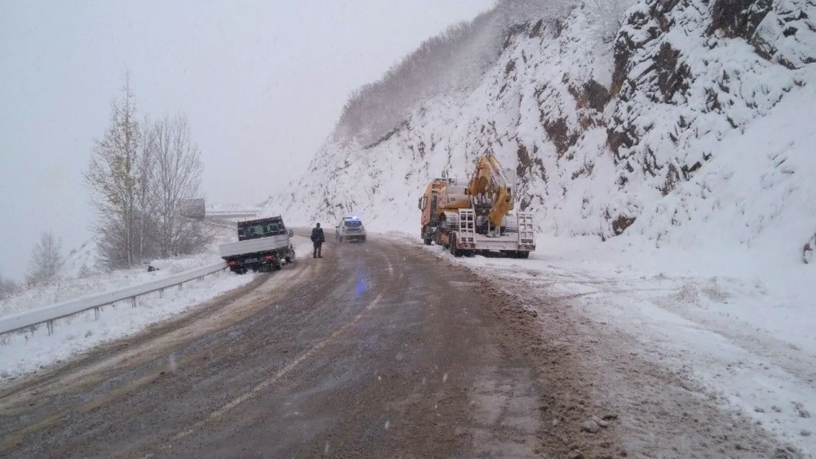 Sivas'ta kar ulaşımı etkiledi
