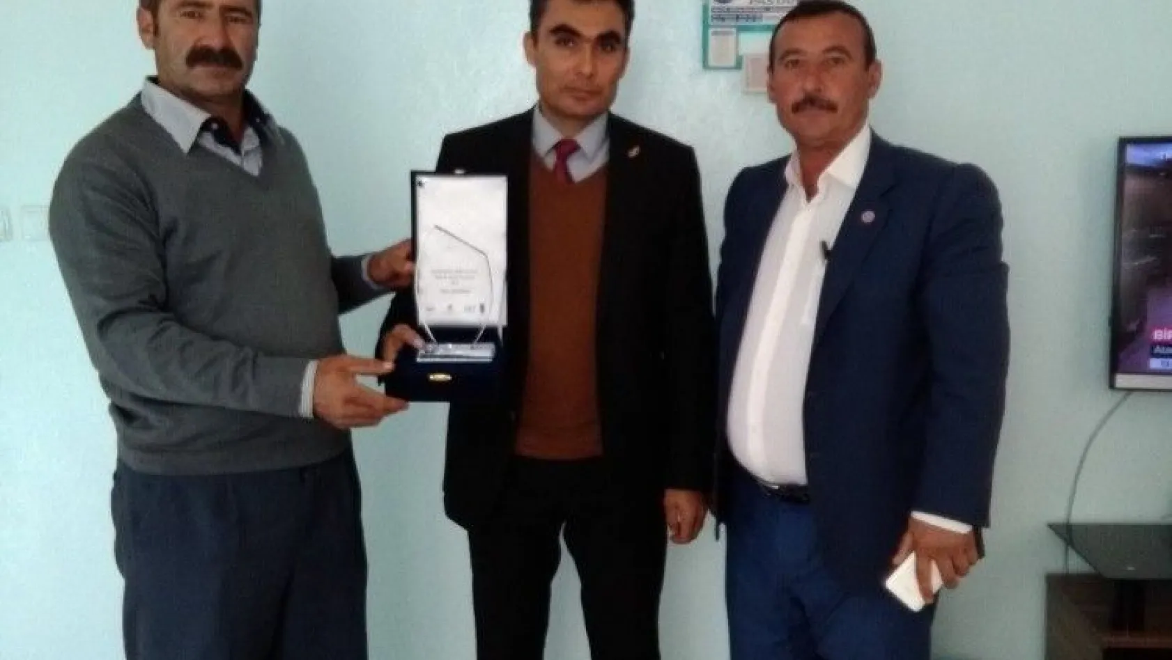 Besni'de çiftçiye 'Yılın Yenilikçisi' ödülü

