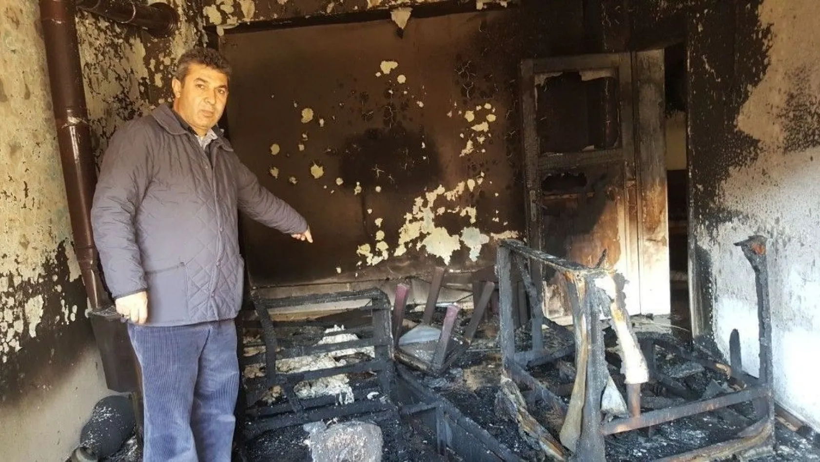 Muhtar Taş evi yanan aileye yardım çağrısında bulundu
