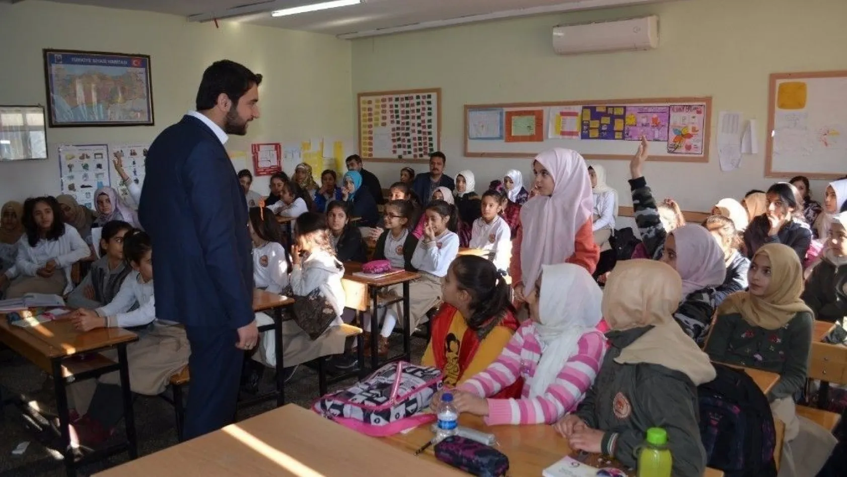 Mustafa Hayri Efendi İmam Hatip Ortaokulunda Yaşama Yol Ver projesi tanıtıldı
