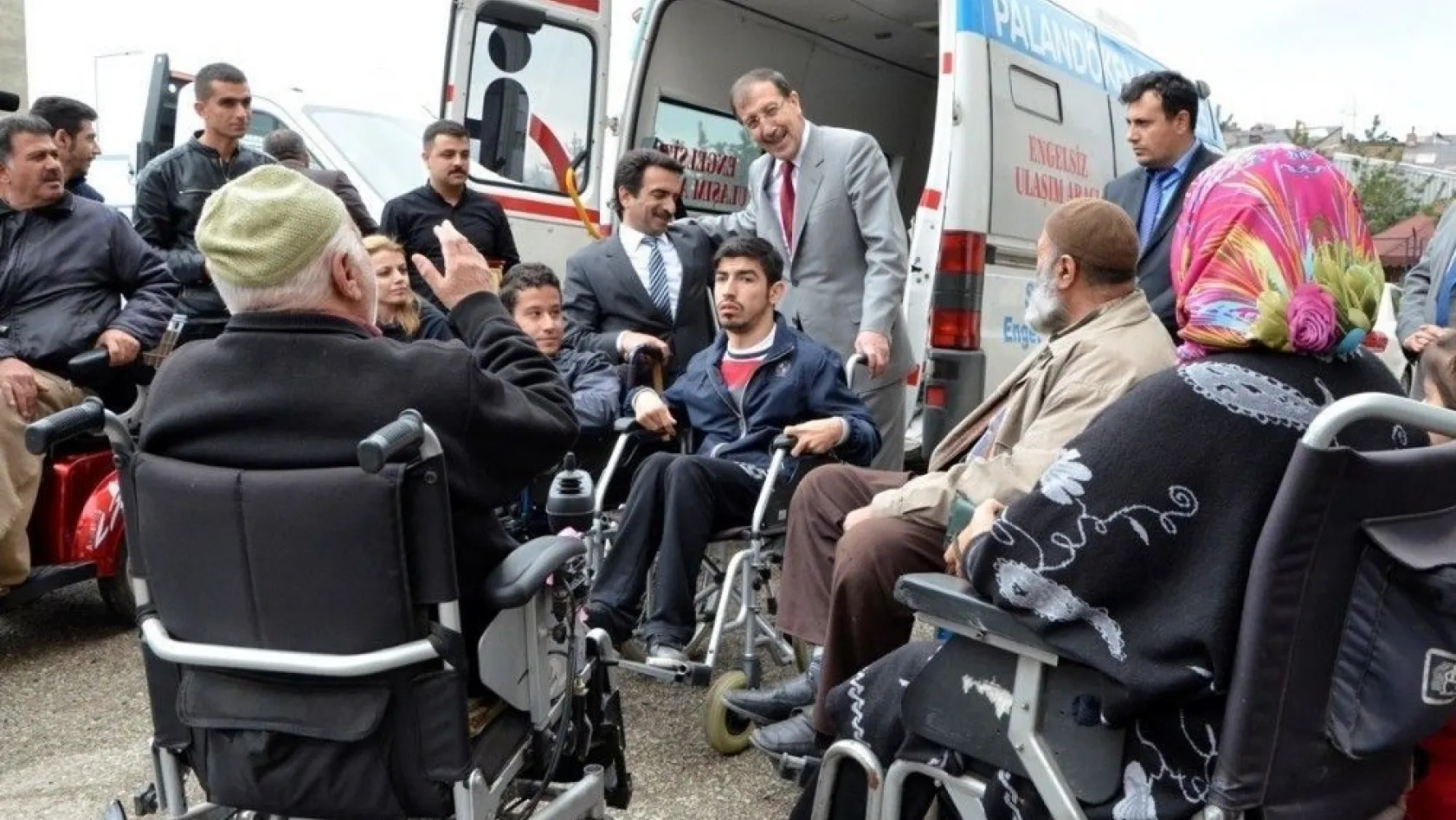 Palandöken Belediyesi engelliler için özel araç aldı
