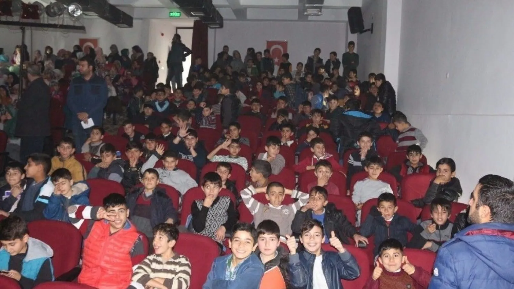 Hani Belediyesi 2 bin 542 öğrenciyi tiyatro ile tanıştırdı
