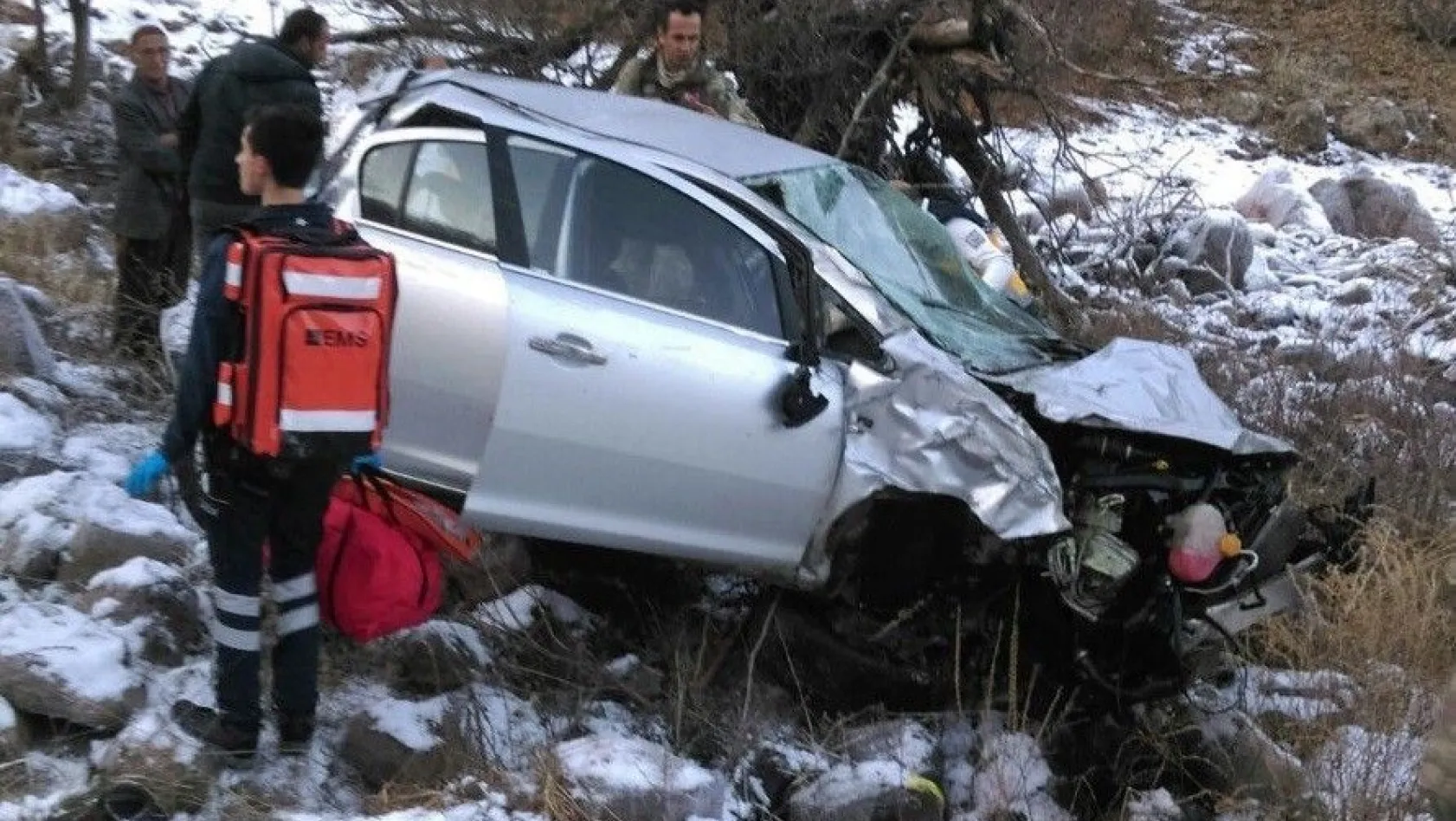 Bingöl'de otomobil şarampole yuvarlandı: 1 ölü
