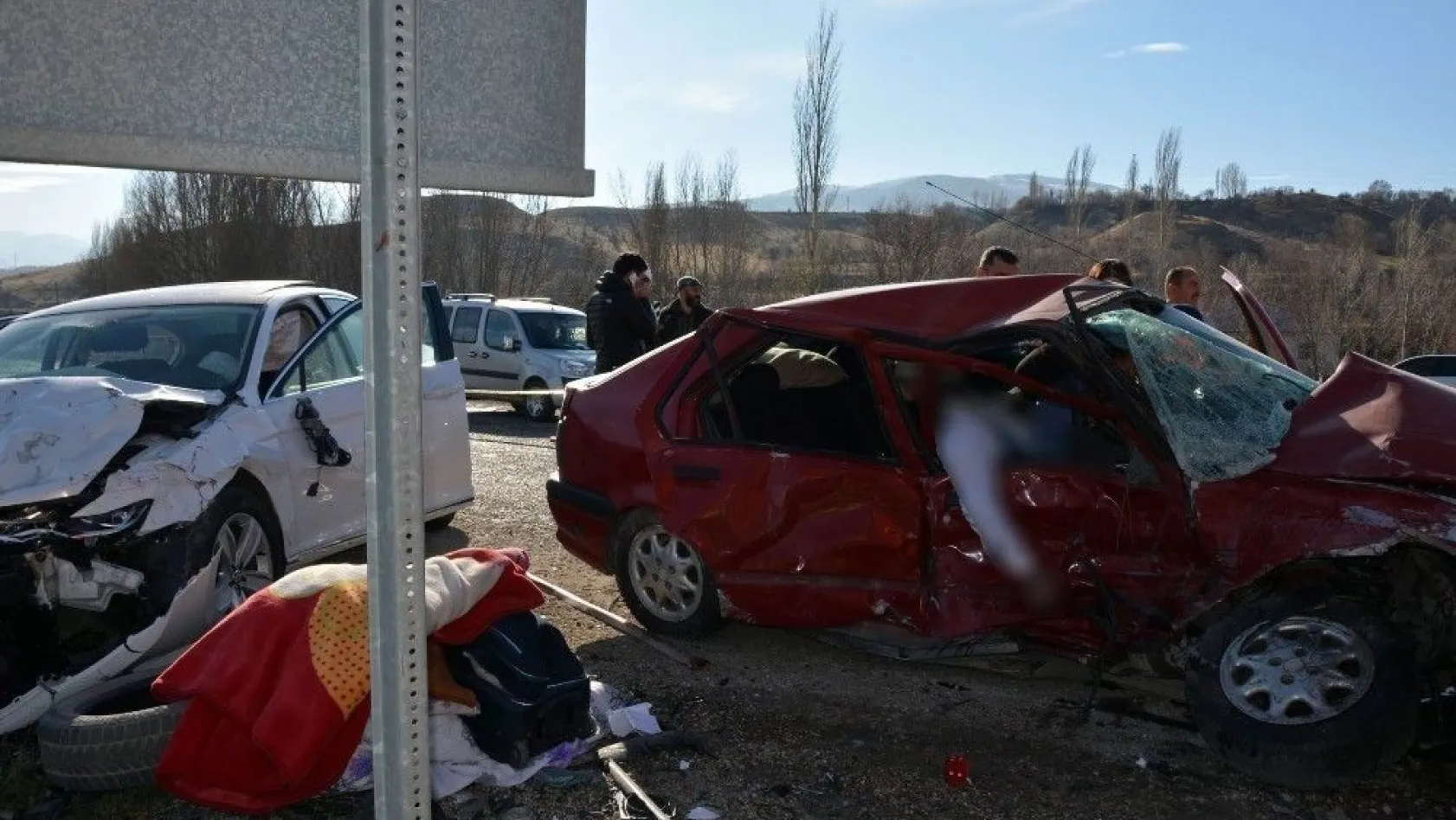 Sivas'ta trafik kazası: 2 ölü, 4 yaralı
