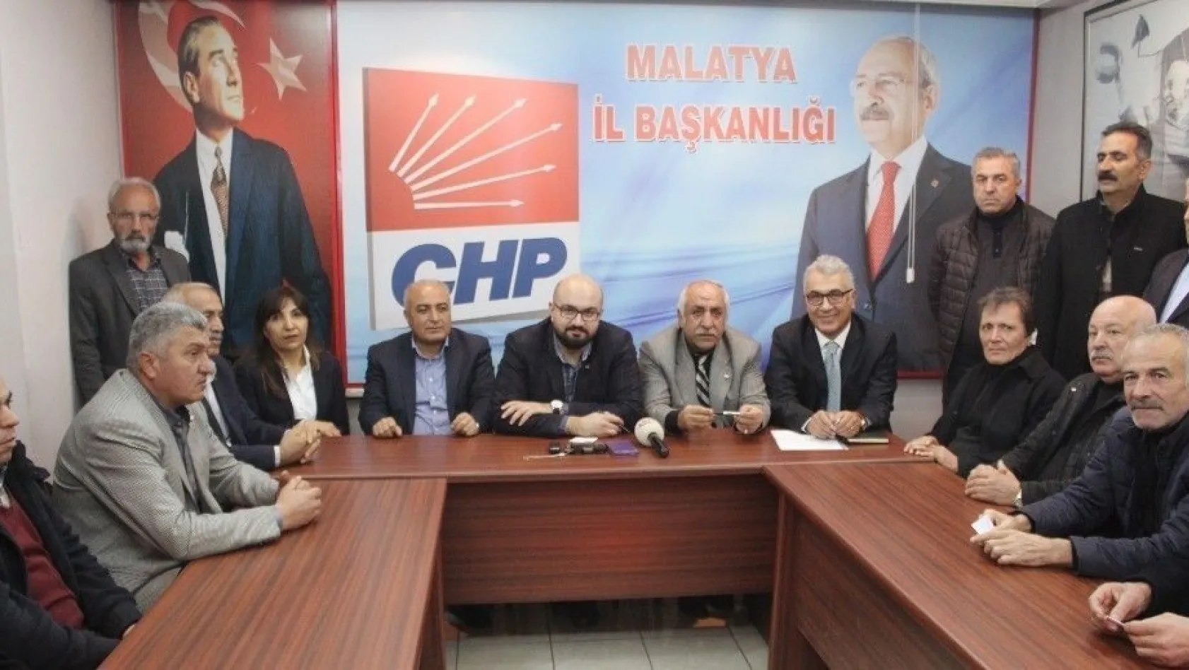CHP'de 13 ilçe başkanından Enver Kiraz'a destek

