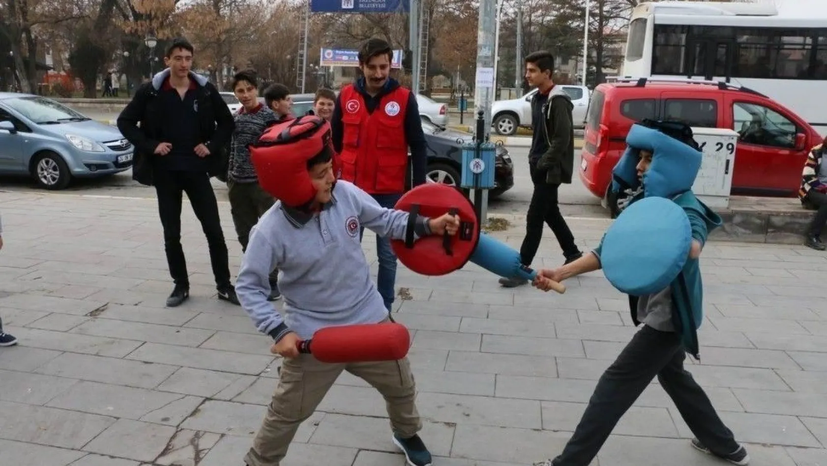 Erzincan Mobil Gençlik Merkezi gençler için yollarda
