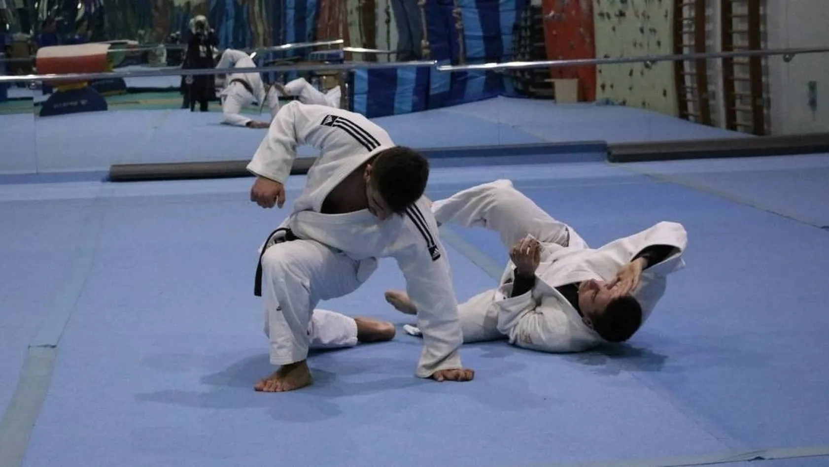 Judo ile esneklik ve kibarlık eğitimi
