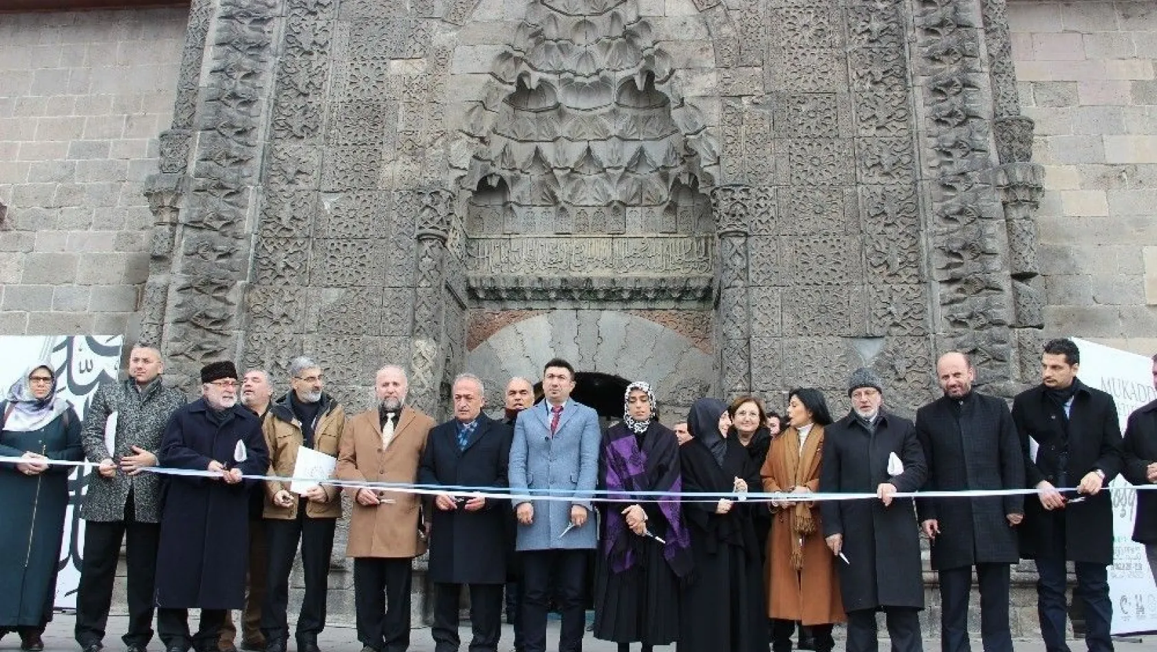 Erzurum'da 'Mukaddes Emanetler Işığında Yaşayan Mirasımız' sergisi
