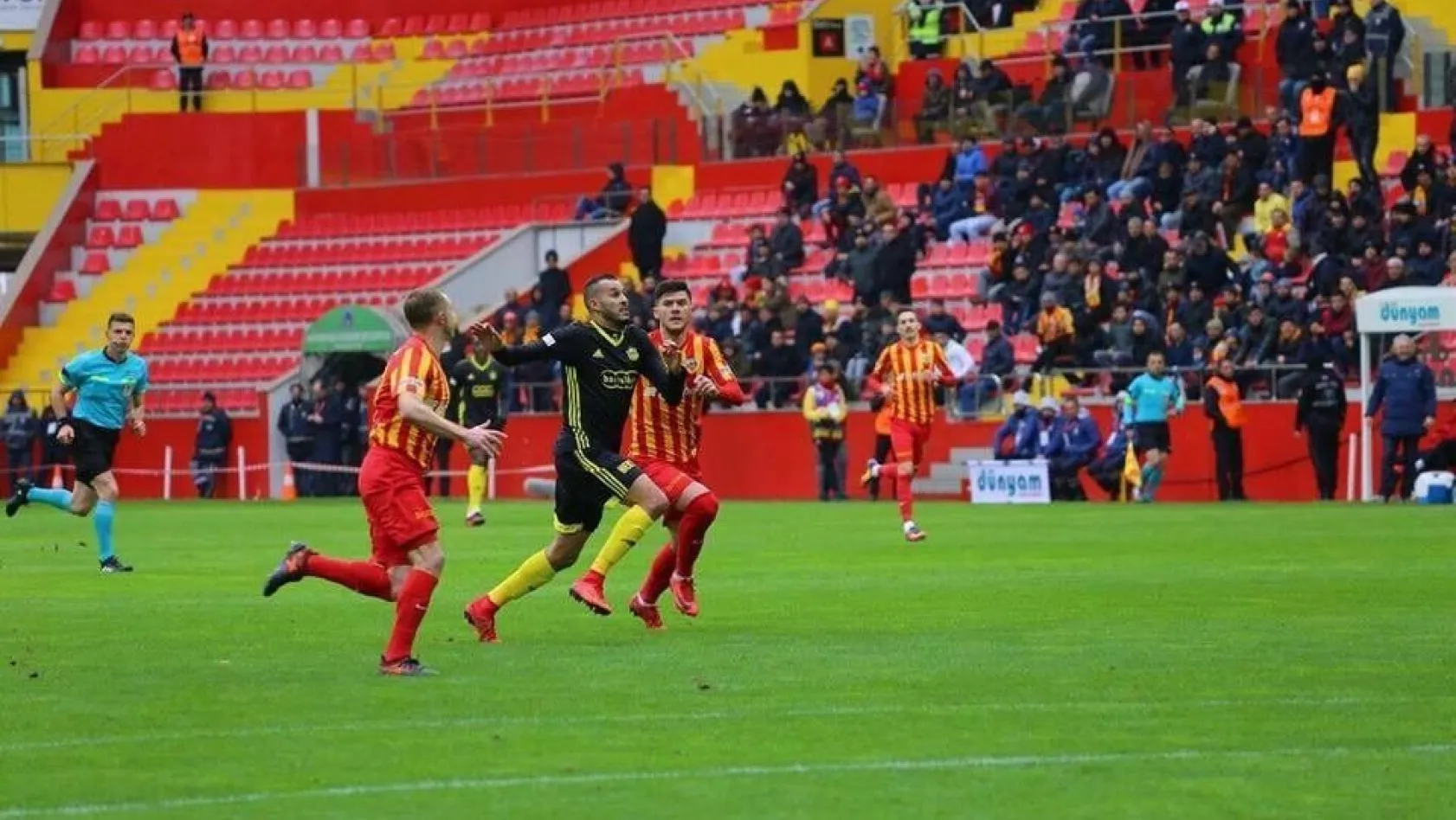 E.Yeni Malatyaspor'un golcüsü Boutaib'ten ilk yarıda 9 gollük performans
