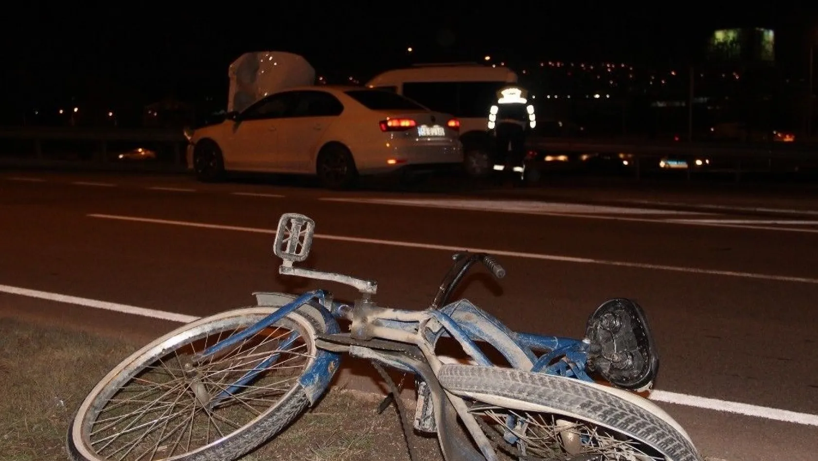 Sivas'ta otomobil bisiklete çarptı: 1 ölü, 1 yaralı
