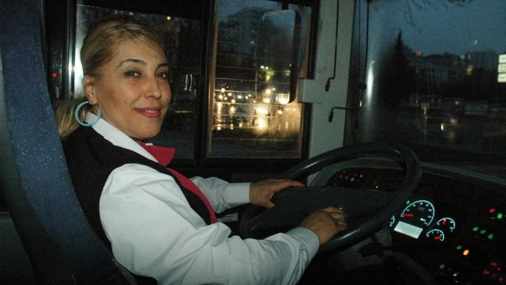 (Özel Haber) Kadınlara özel otobüse kadın şoför
