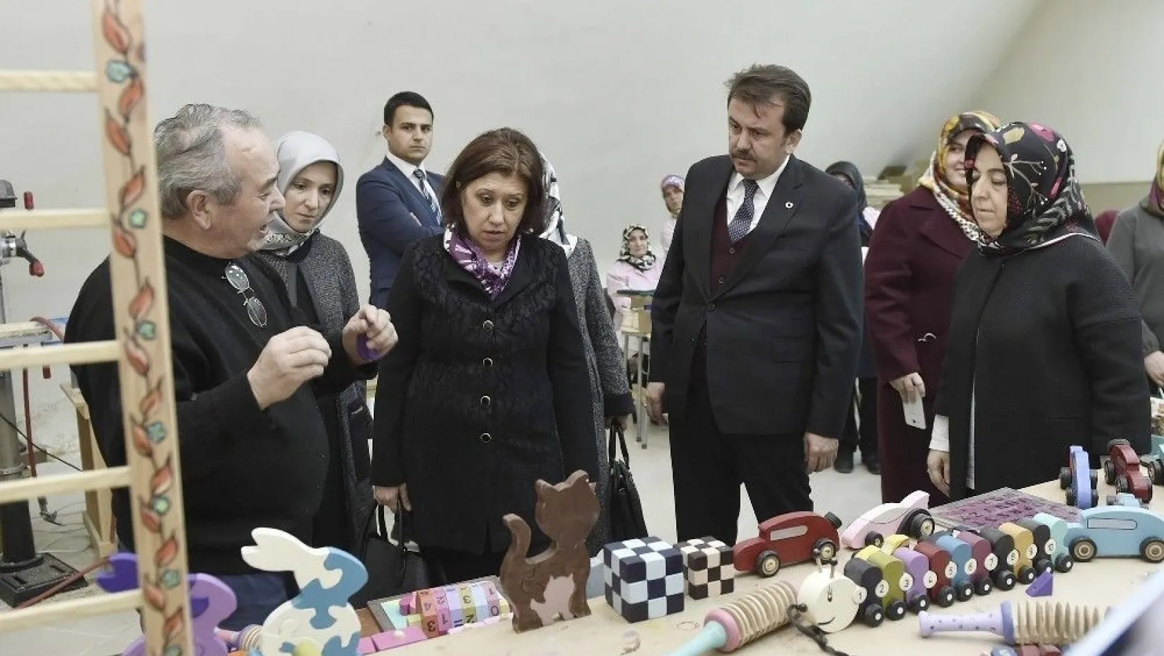 AK Parti Kadın Kolları Genel Başkan Yardımcısı, Kahramanmaraş Büyükşehir Belediyesini ziyaret etti
