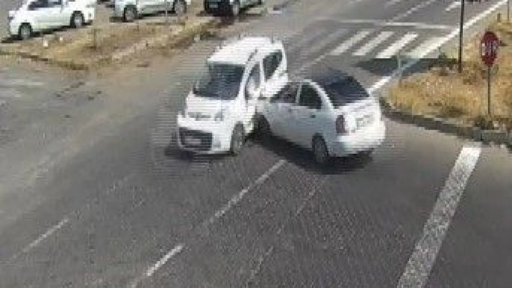 Bingöl'de trafik kazaları MOBESE'ye  yansıdı

