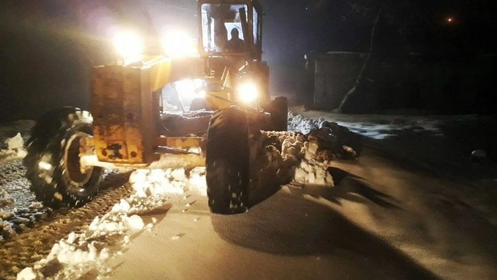 Kahramanmaraş Büyükşehir Belediyesi'nin kar mesaisi başladı
