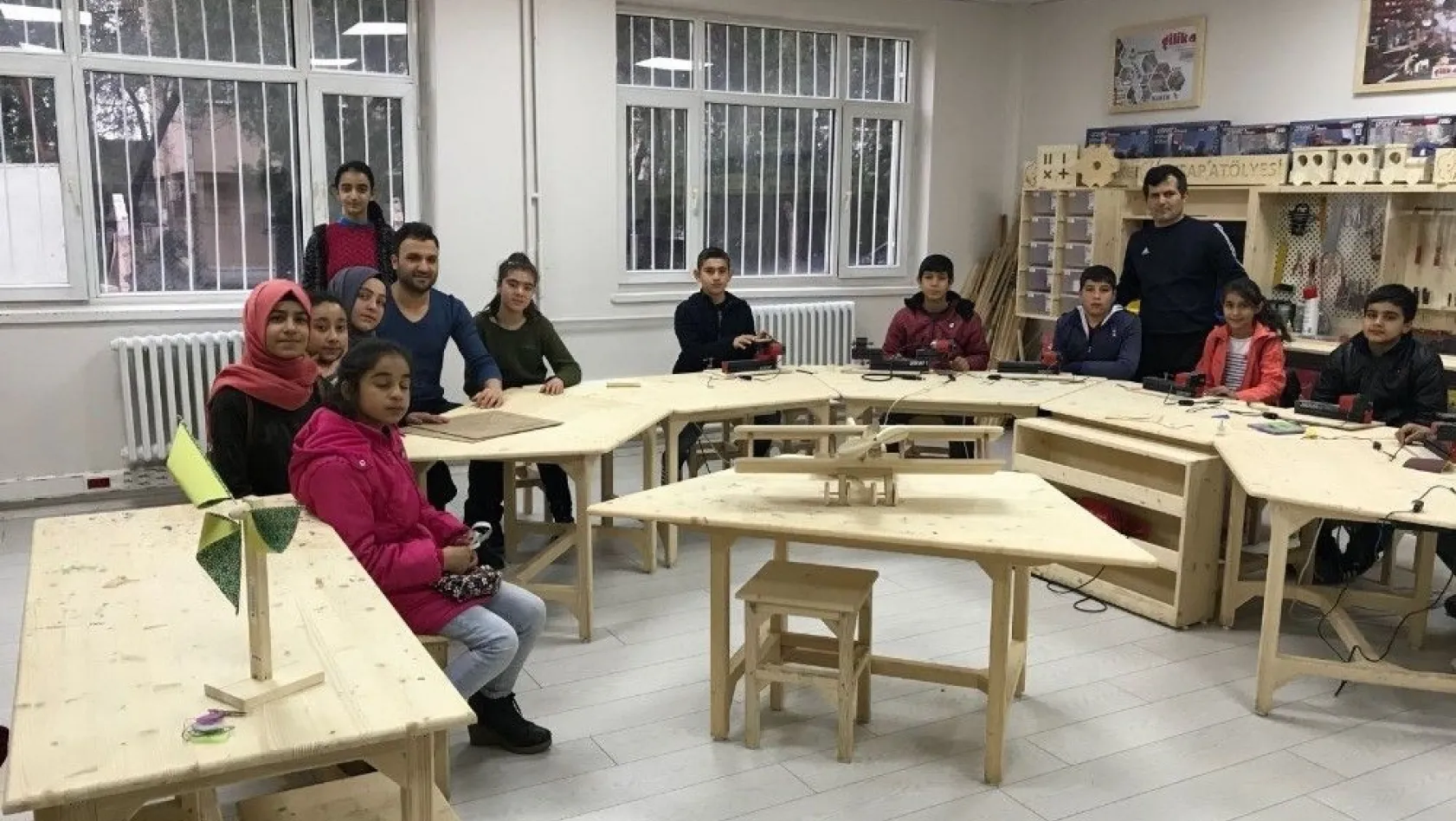 Köy okulu öğrencileri inovasyon merkezini gezdi
