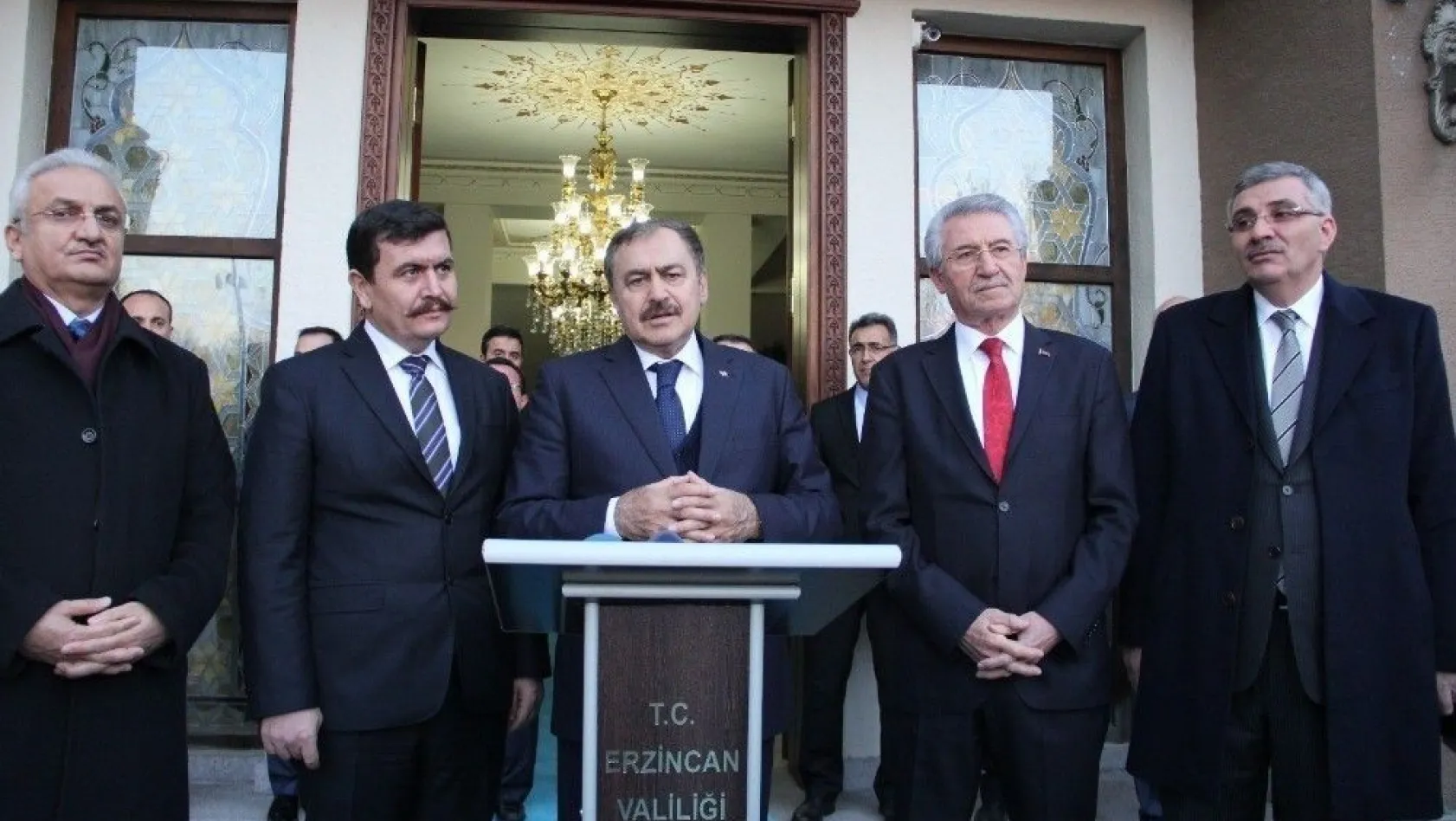 Bakan Eroğlu, Erzincan Valiliğini ziyaret etti
