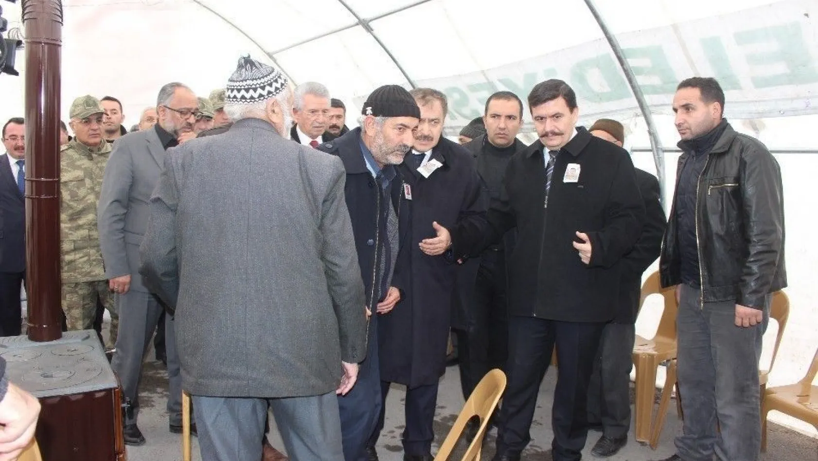 Bakan Eroğlu'dan şehit ailesine taziye ziyareti
