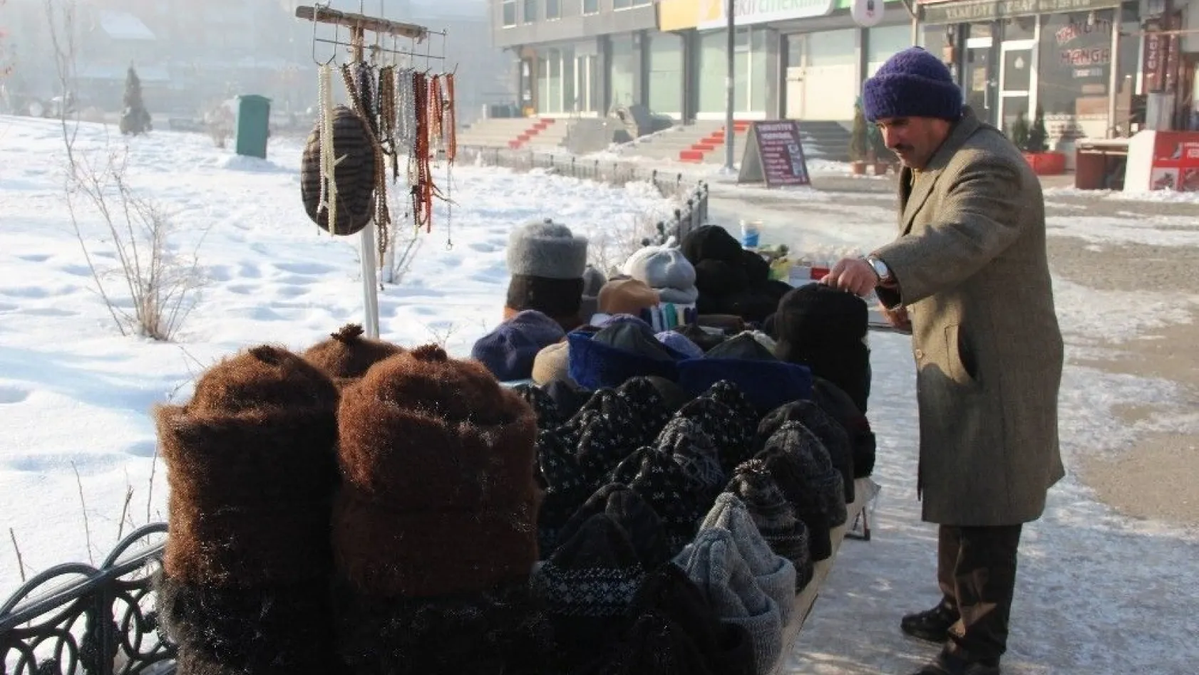 Erzurum dondu: Eksi 25 derece
