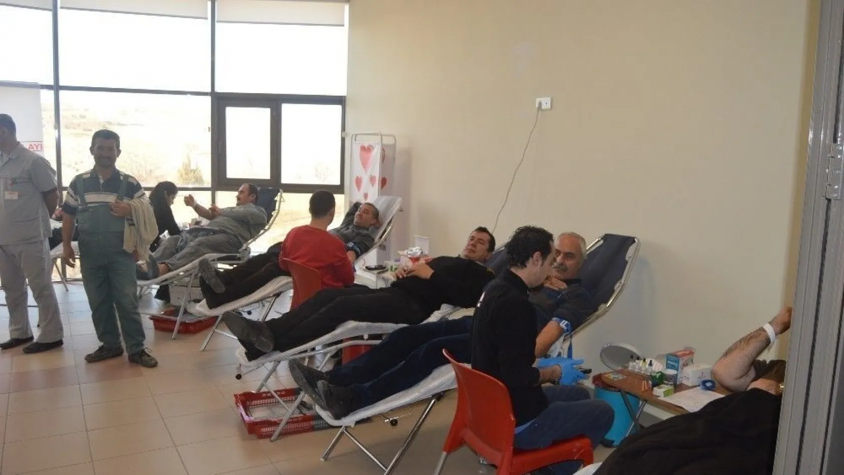 Besni Devlet Hastanesinden Kızılay'a kan ve kök hücre bağışı
